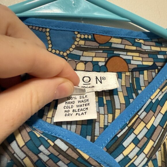 Citron Santa Monica Silk Geisha‎ Print Blue Button Front Blouse Size Medium - Picture 5 of 9